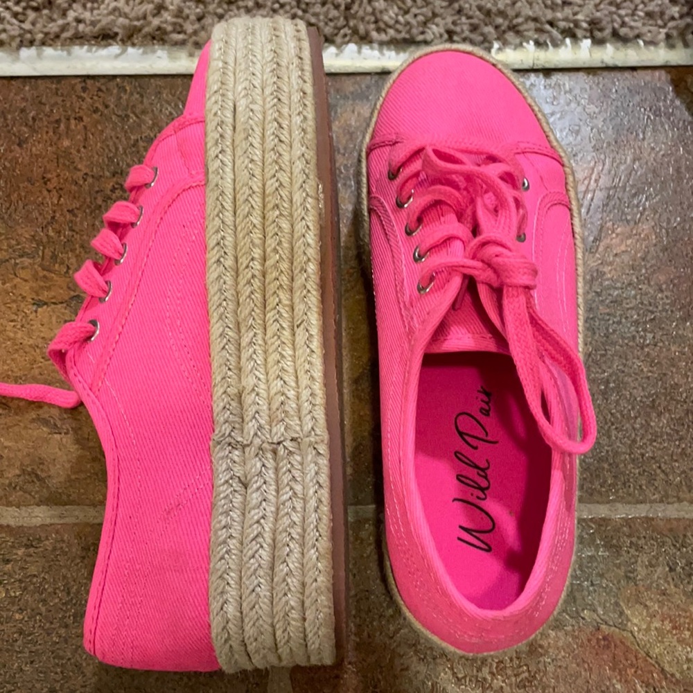 Hot neon pink sneakers, size 6, soft insole